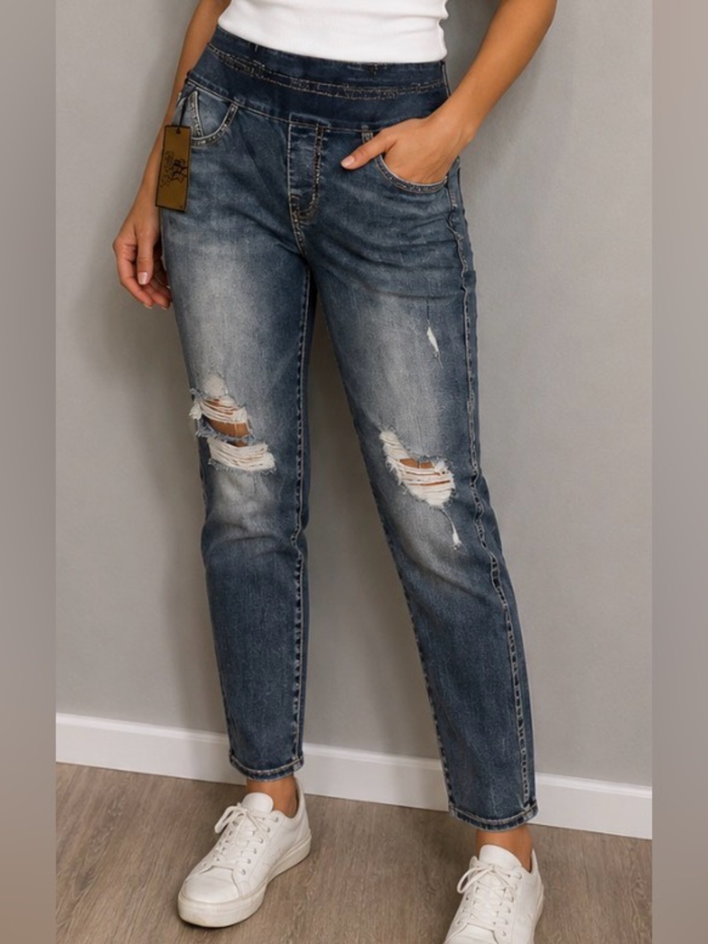 Rock & Republic Jean Fever Denim rx Distressed Mid Rise PullOn Crop Slim Vintage
